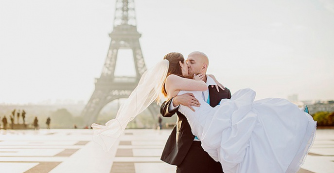 Романтическая свадебная церемония в Париже
