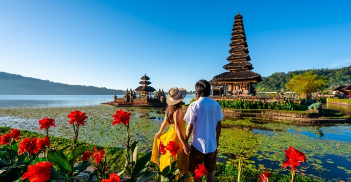 Храм на озере Пура Улун Дану