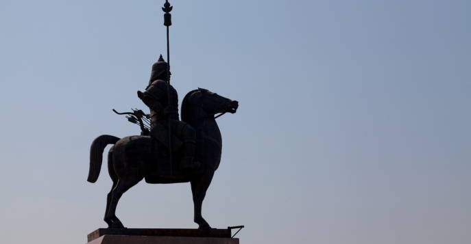 Памятник Гезеру в Улан-Удэ